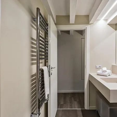 Boutique In Via Roma By Wonderful Italy